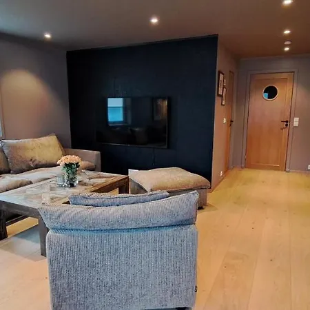 Senja, Husoy I Senja Leilighet Med Sjo- Og Fjellutsikt 180grader Appartement *