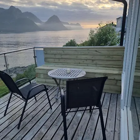 Appartement Senja, Husoy I Senja Leilighet Med Sjo- Og Fjellutsikt 180grader Tofta