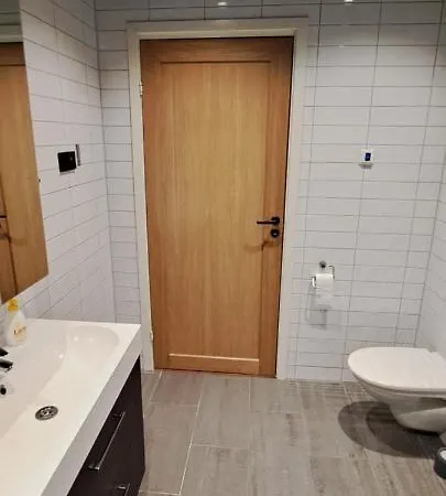 Senja, Husoy I Senja Leilighet Med Sjo- Og Fjellutsikt 180grader Appartement Tofta