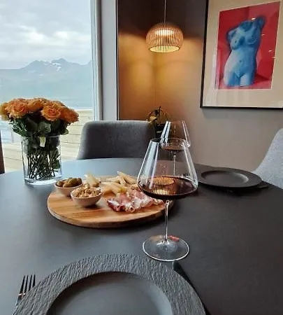 شقة Senja, Husoy I Senja Leilighet Med Sjo- Og Fjellutsikt 180grader