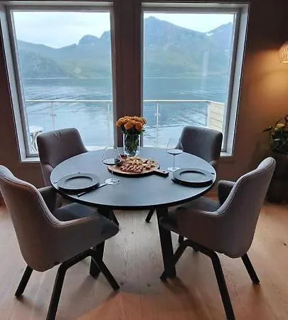 Senja, Husoy I Senja Leilighet Med Sjo- Og Fjellutsikt 180grader شقة